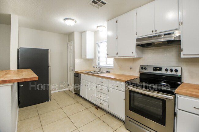 Building Photo - 912 Craig Dr