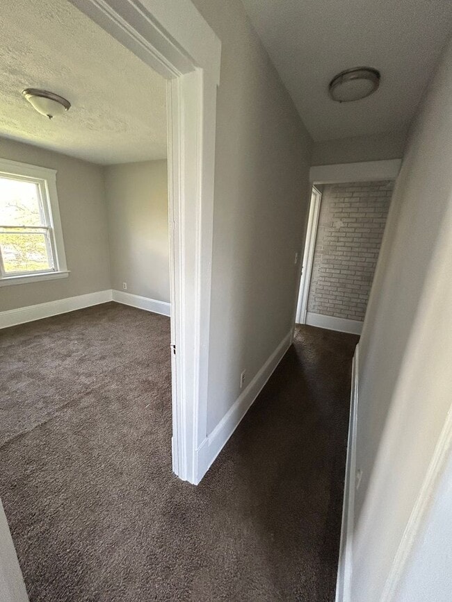 Building Photo - Section 8 Accepted! 3br/1.5ba with 2 Car G...