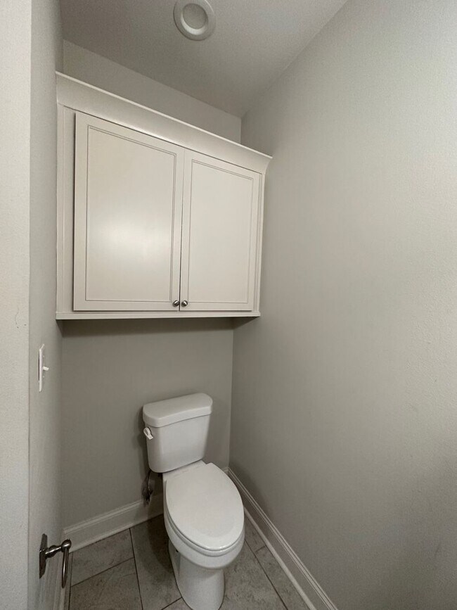 Building Photo - 801 S Audubon Pl Ave