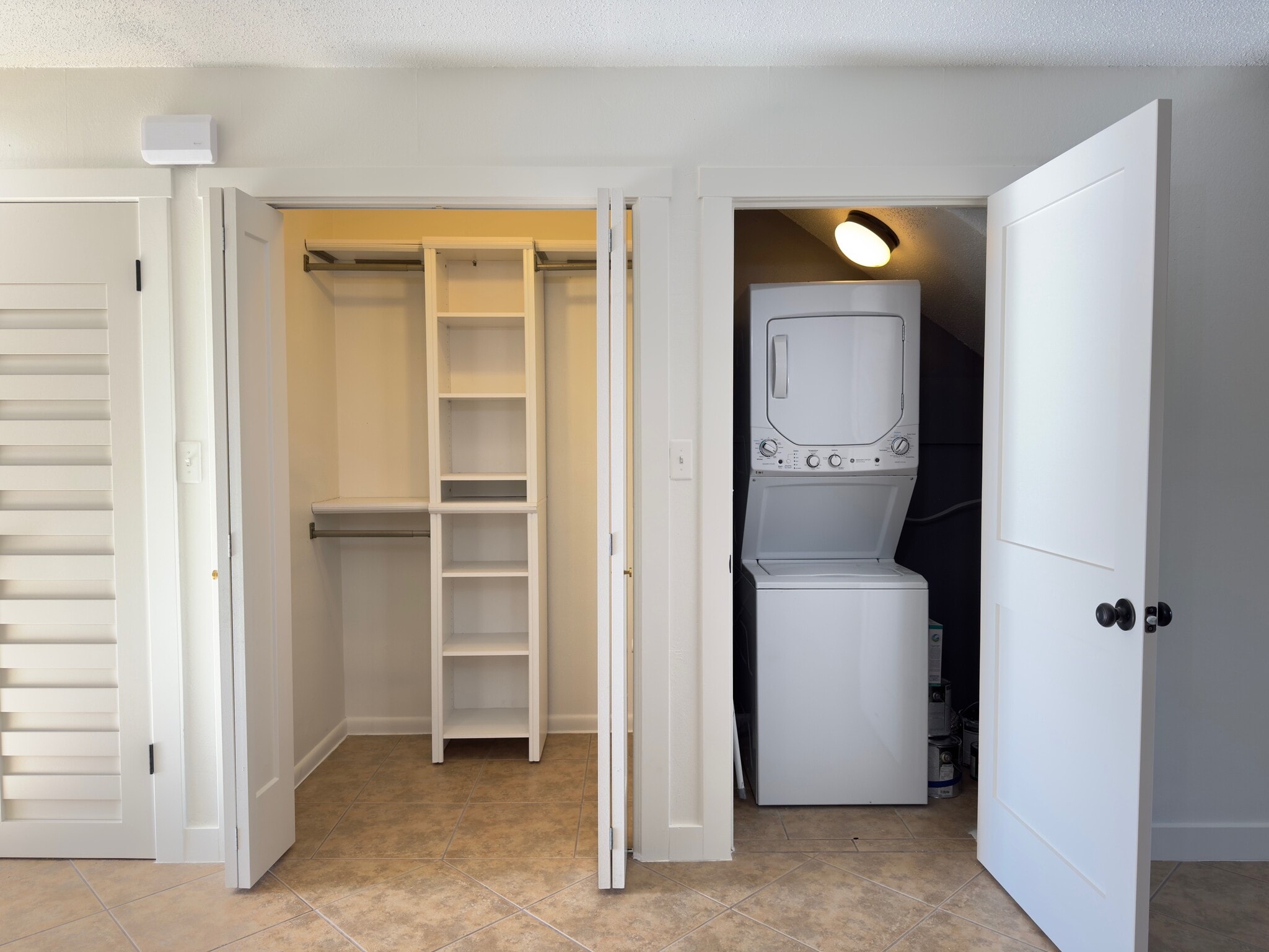 Laundry room + coat/storage closet - 27 Court Dr