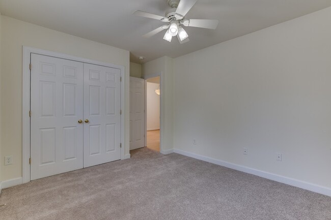 Building Photo - 955 Poquoson Ave