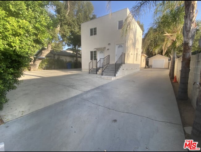 Building Photo - 8448 Fenwick St