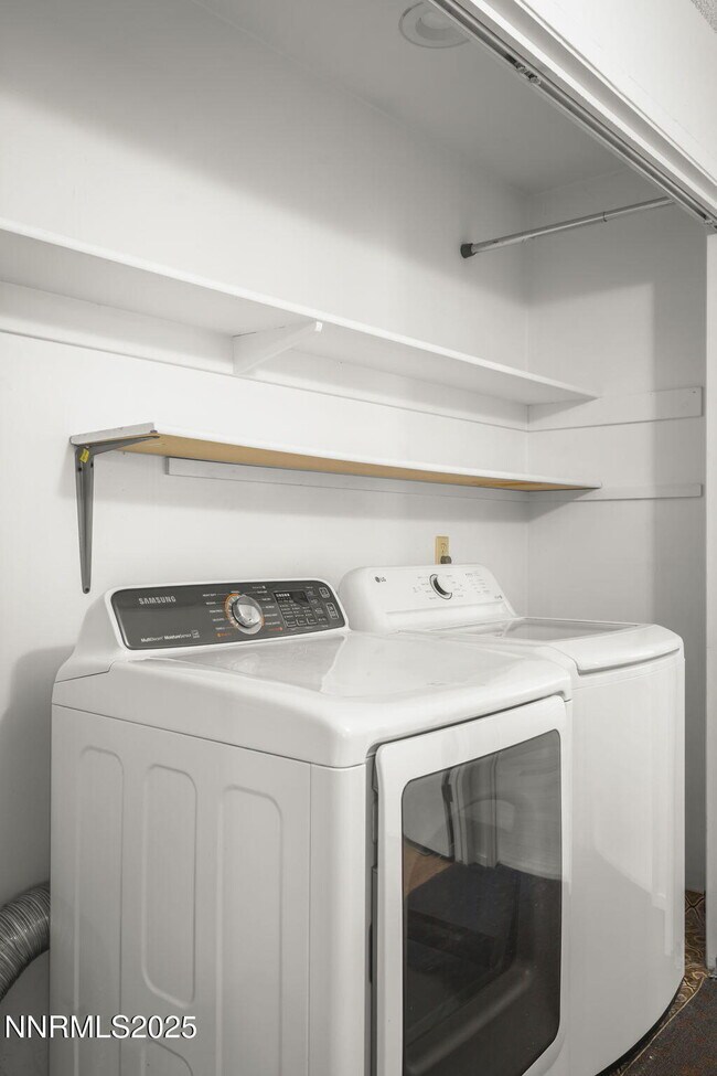 Building Photo - 3447 Skyline Blvd