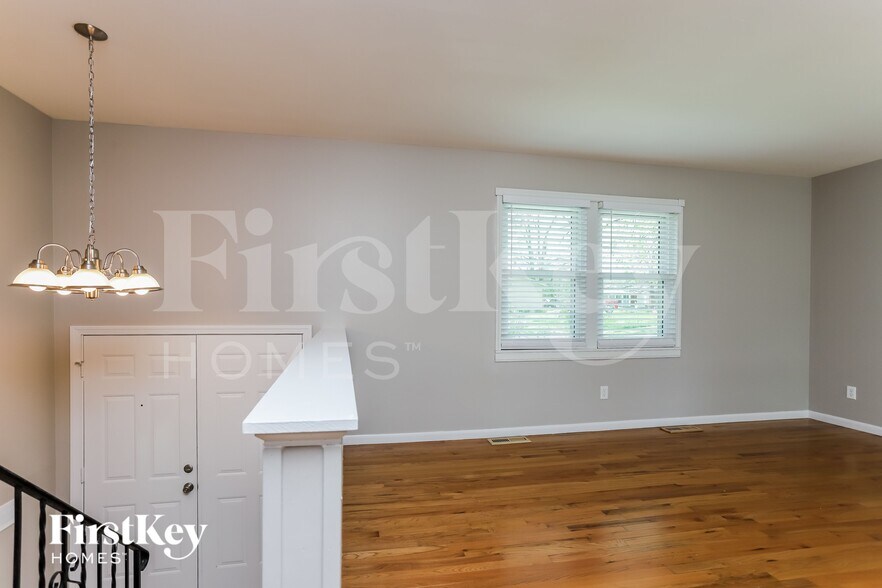 Building Photo - 1331 Glenstone Dr