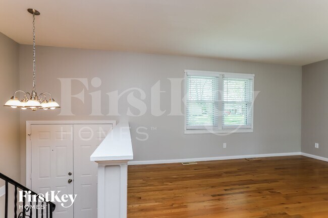 Building Photo - 1331 Glenstone Dr