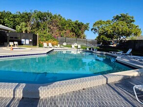 Building Photo - 545 Trace Cir