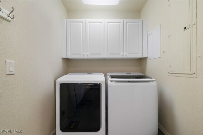 Building Photo - 10733 Mirasol Dr