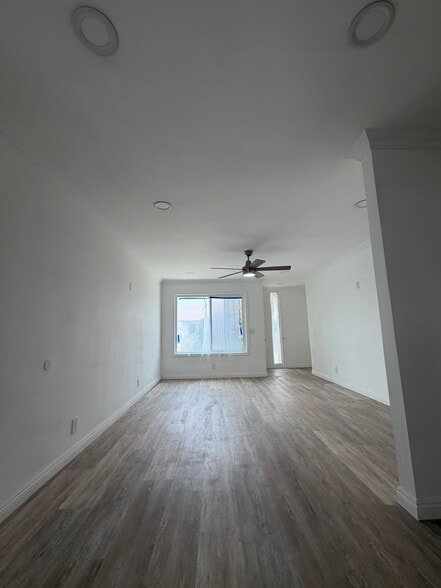 Building Photo - 454 Anna Linda Pl