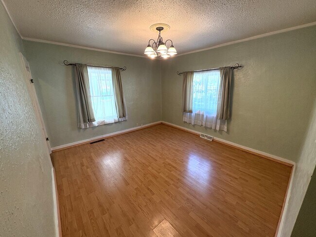 Building Photo - 309 S 33rd St