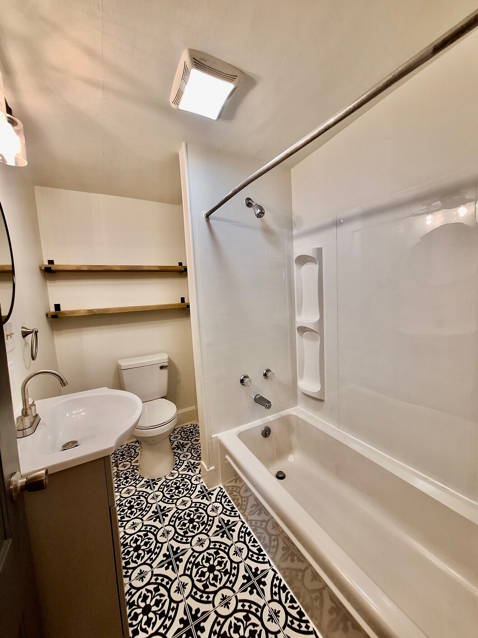 Building Photo - 260 S Spruce St