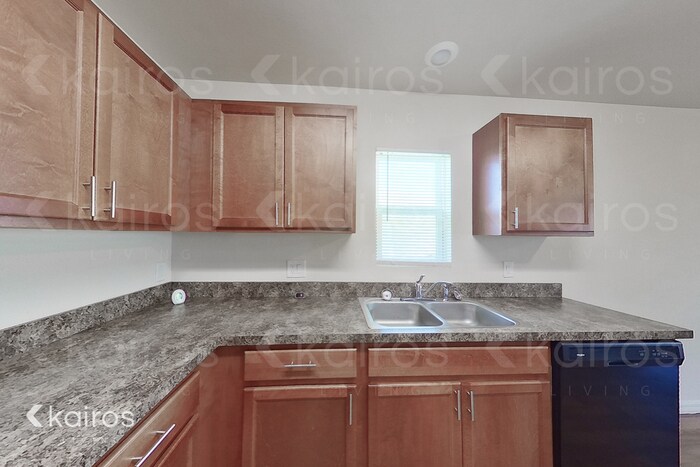 Building Photo - 305 NE 23rd Terrace