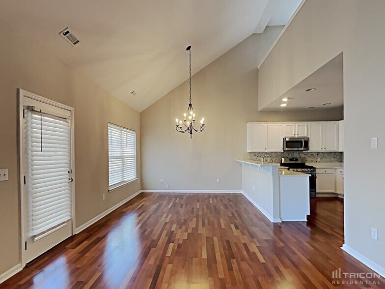 Building Photo - 523 Clairidge Dr