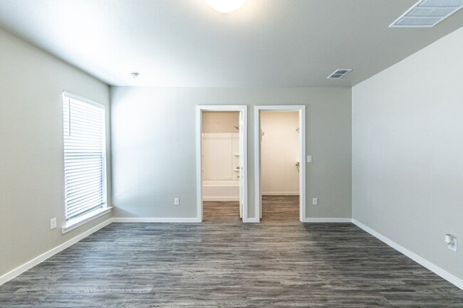 Building Photo - "Charming 3-Bed, 2-Bath Haven with 1,615 Sq Ft in Lubbock's Cozy Kirksey Avenue!" Half off first ...