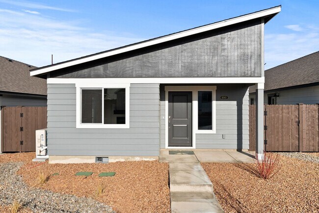 Building Photo - Modern 3 Bed/2 Bath Single-Level Home with Open Living - Redmond