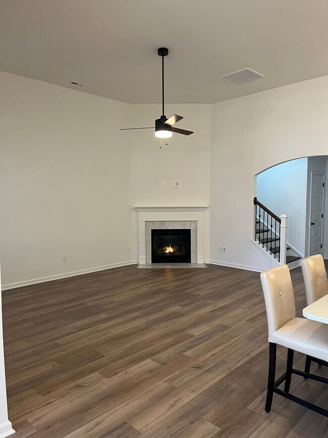 Building Photo - Beautiful New Home