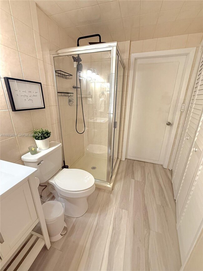 Building Photo - 250 NE 42nd St