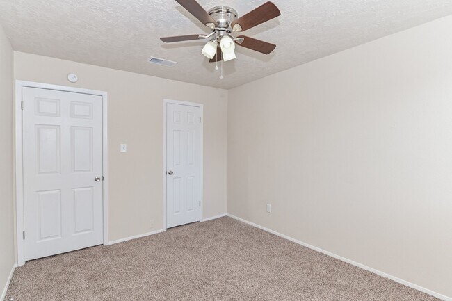 Building Photo - 3 BEDROOM HOUSE FOR LEASE