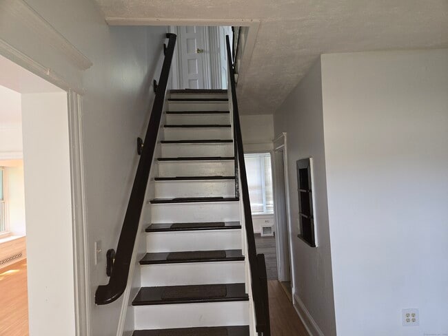 Building Photo - 12 Wood Ct