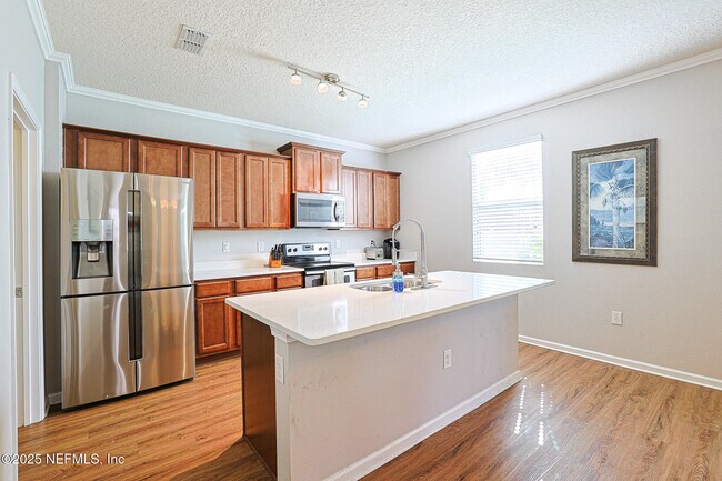 Building Photo - 2408 Bonnie Lakes Dr