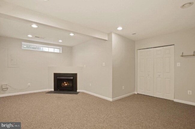 Building Photo - 45556 Lakemont Square