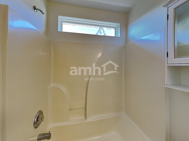 Building Photo - 625 Latimer Way