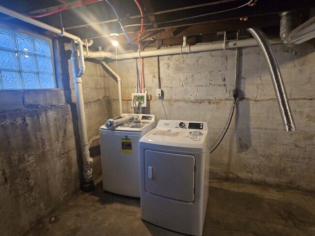 Building Photo - "Newly and beautifully remodeled 3-Bed Gem on Denmark Street!"