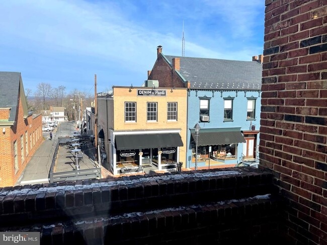 Building Photo - 28 Main St