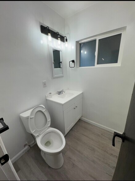 Building Photo - 449 S Pampas Ave