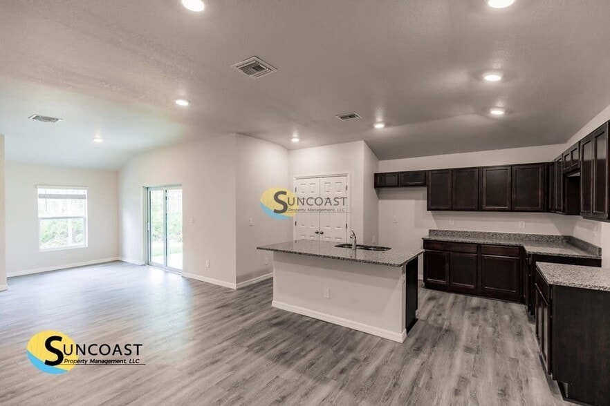 Building Photo - 1920 Latona St