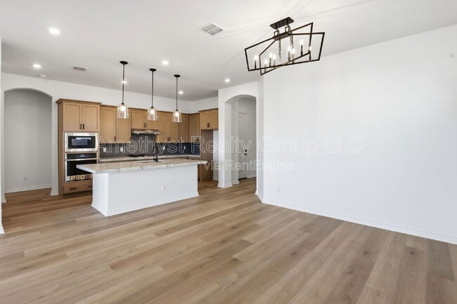 Building Photo - 15660 W Pershing St