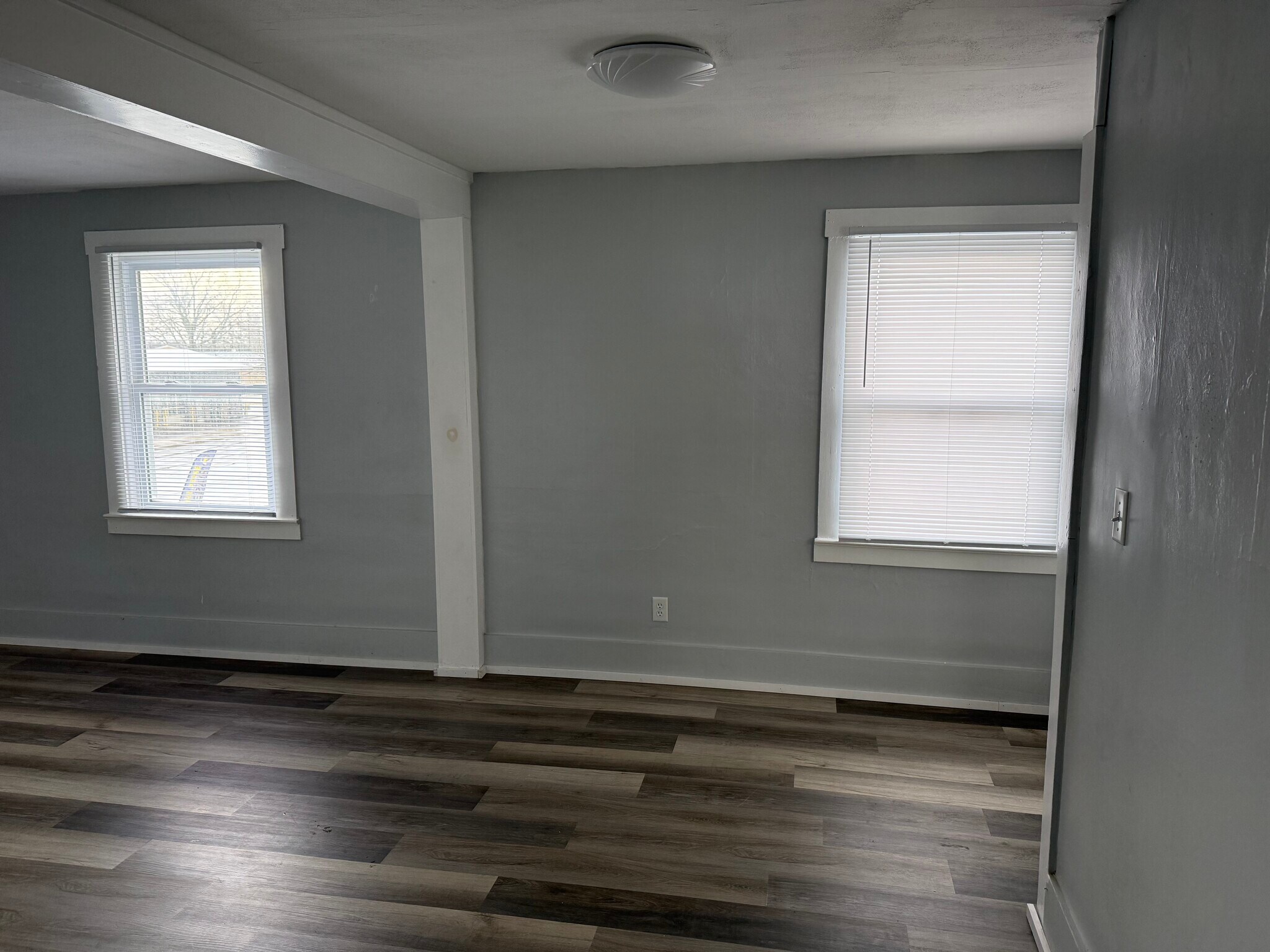 Living Area - 1501 E Markland Ave