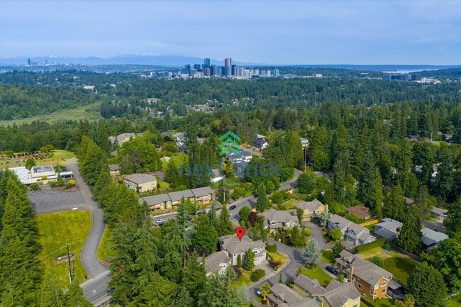 Building Photo - Spacious Home in Desirable Bellevue Neighb...
