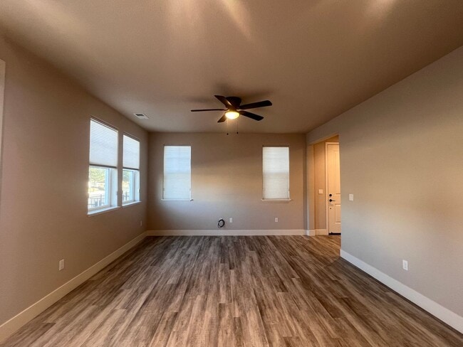 Building Photo - Beautiful! 3/2.5/2 Townhome in Gardnerville