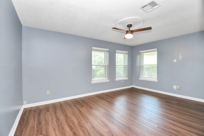 Building Photo - 2510 Hilton Head Dr