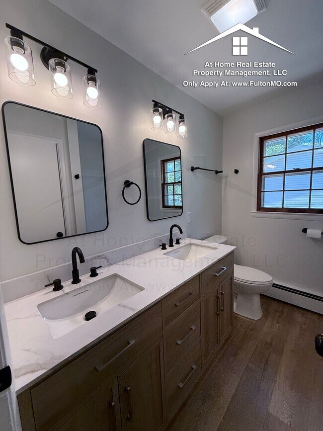 Building Photo - 511 Kleewood Dr