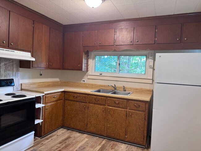 Building Photo - Country Living on 2 Acres! Palmyra Area. 2 Bed/1 Bath and a office.