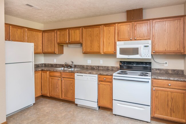 Building Photo - ArrowRidge Town Homes