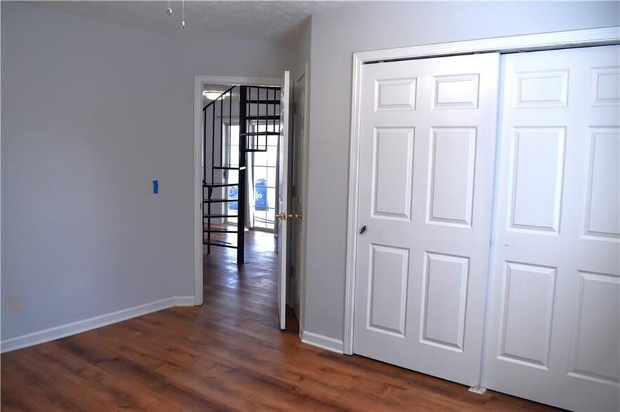 Building Photo - 2722 Albion Farm Way