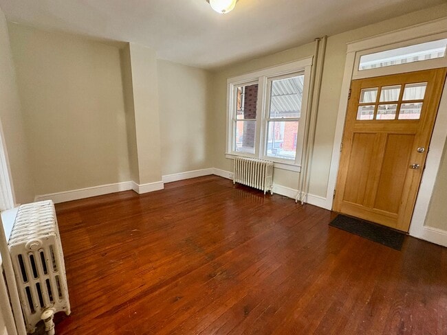 Building Photo - 2 Bedroom 1 Bathroom in Lancaster City!