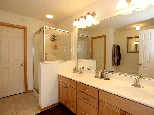 Building Photo - 9640 Independence Cir