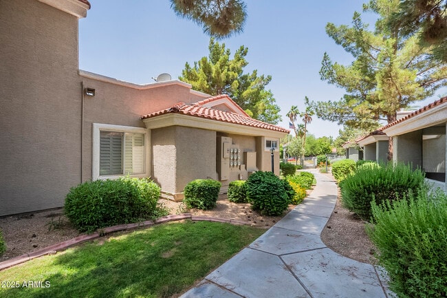 Building Photo - 2929 W Yorkshire Dr
