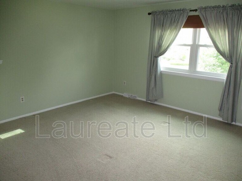 Building Photo - 7396 S Ogden Way