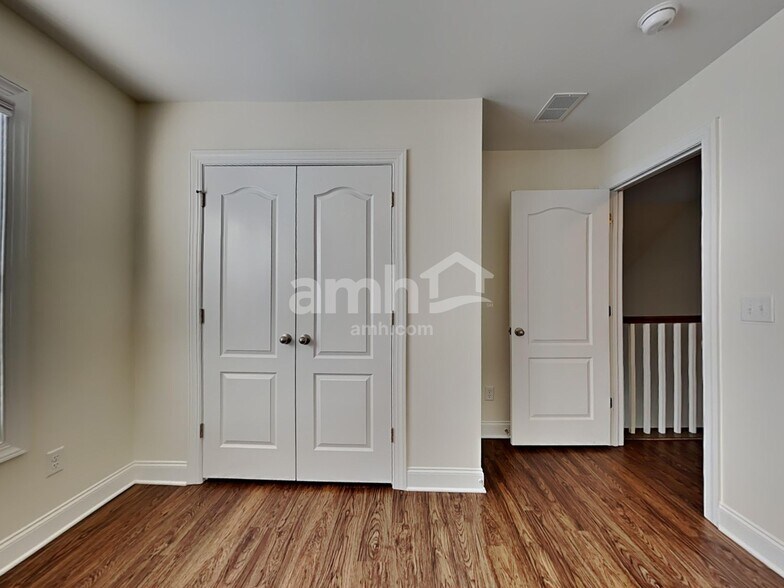 Building Photo - 110 Doral Blue Dr