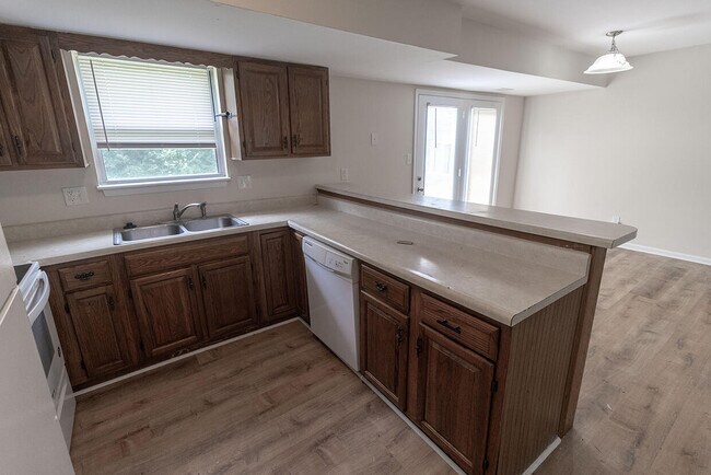 Building Photo - 1916 Mirtle Grove Ct