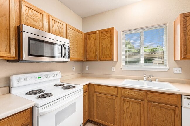 Building Photo - 2 bedroom Condo ,Gated community  Hillsbor...