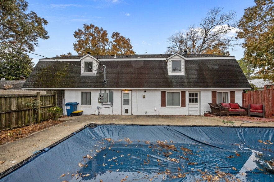 New apartment, new kitchen, new appliances. 2 new bathrooms, one with a tub one with a shower, new c - 3613 River Rd