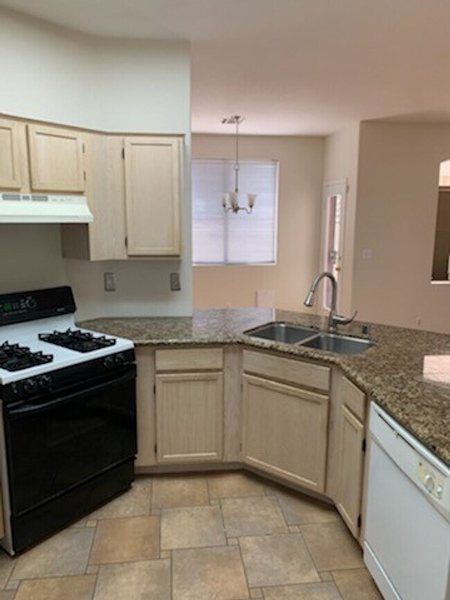 Building Photo - Amazing 2 bedroom Home- NW