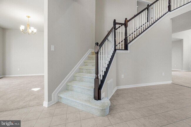 Building Photo - 243 Wavyleaf Dr