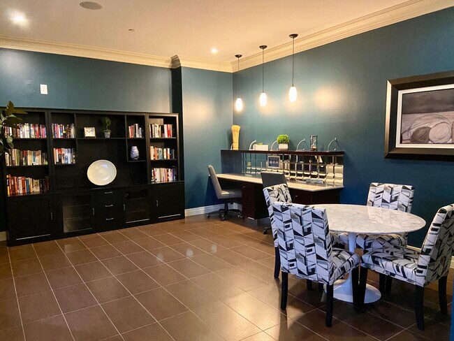 Building Photo - 2451 Midtown Ave