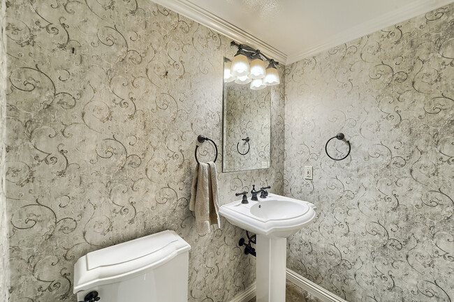 Powder room - 6256 Shoup Ave